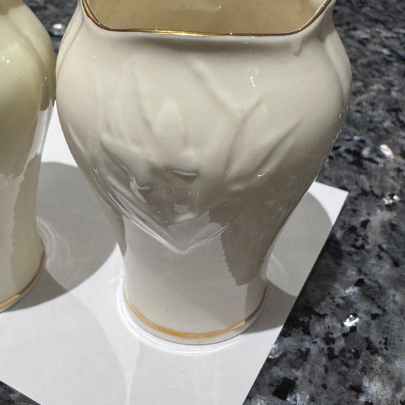 ☘️Vintage 2000’s Irish Belleek Butterfly Toy Spill 3 1/2” Tall Vases (set of 2) - Picture 5 of 16